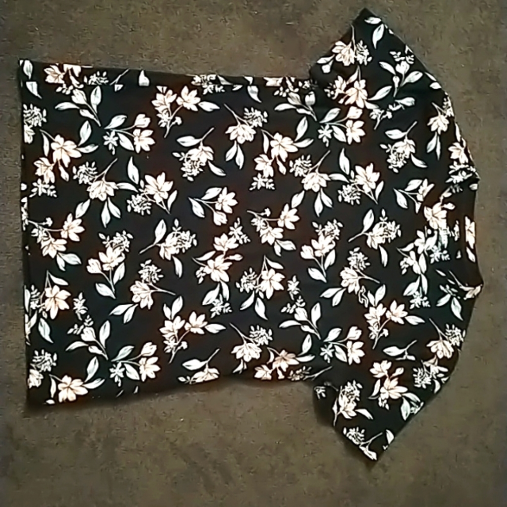 Women's or mens Hollister Must Have Collection XS dark blue floral shirt